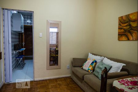 Sala de kitnet/studio para alugar com 1 quarto, 38m² em Copacabana, Rio de Janeiro