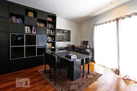 Casa à venda com 800m², 5 quartos e 3 vagasEscritório