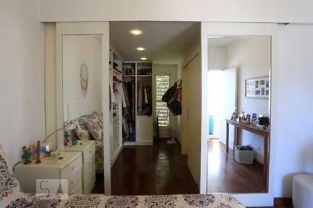 Casa à venda com 800m², 5 quartos e 3 vagasCloset da Suite 1