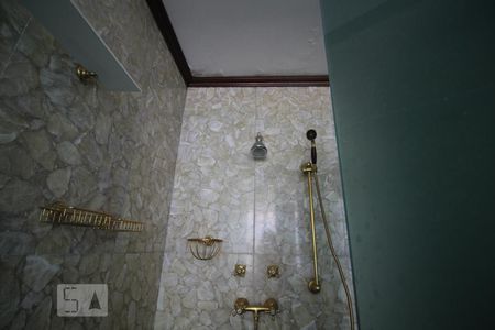 Casa para alugar com 500m², 5 quartos e 4 vagasChuveiro