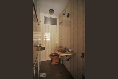 Casa para alugar com 500m², 5 quartos e 4 vagasBanheiro de Serviço