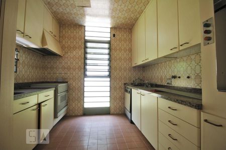 Casa para alugar com 500m², 5 quartos e 4 vagasCozinha