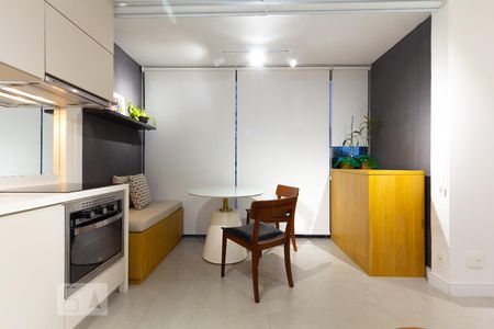 Sala/Cozinha de kitnet/studio para alugar com 1 quarto, 32m² em Vila Olímpia, São Paulo