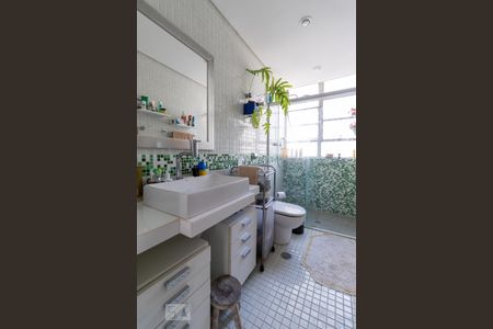 Apartamento à venda com 113m², 3 quartos e 2 vagas Apartamento à venda com 113m², 3 quartos e 2 vagasBanheiro da suíte