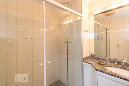 Banheiro da Suite de apartamento para alugar com 1 quarto, 43m² em Itaim Bibi, São Paulo