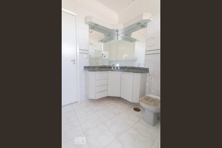 Casa à venda com 300m², 4 quartos e 3 vagasBanheiro Corredor