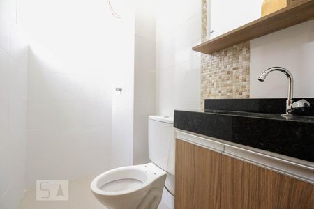 Banheiro  de apartamento para alugar com 2 quartos, 38m² em Vila Carrão, São Paulo