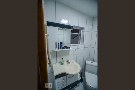 Casa para alugar com 120m², 2 quartos e 1 vaga Casa para alugar com 120m², 2 quartos e 1 vagaBanheiro da Suíte 1