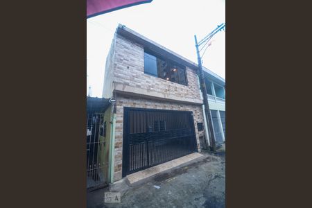 Casa para alugar com 120m², 2 quartos e 1 vaga Casa para alugar com 120m², 2 quartos e 1 vagaFachada