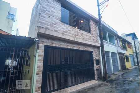 Casa para alugar com 120m², 2 quartos e 1 vaga Casa para alugar com 120m², 2 quartos e 1 vagaFachada