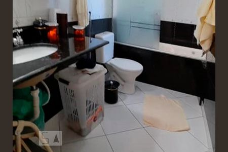 Casa à venda com 250m², 3 quartos e 5 vagasBanheiro da Suíte 3