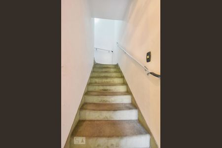 Casa à venda com 413m², 5 quartos e 4 vagasEscada