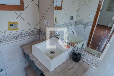 Casa à venda com 170m², 3 quartos e 2 vagasBanheiro da Suíte 1 - Pia