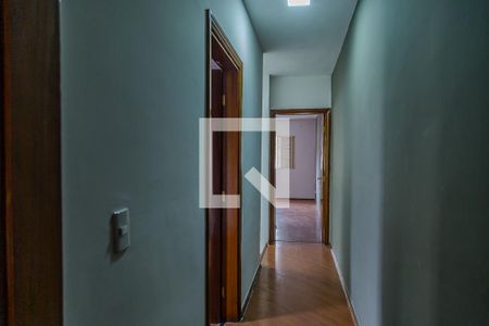 Casa à venda com 170m², 3 quartos e 2 vagasCorredor