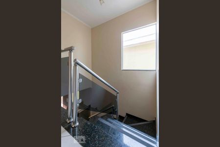 Casa à venda com 160m², 3 quartos e 4 vagasEscada