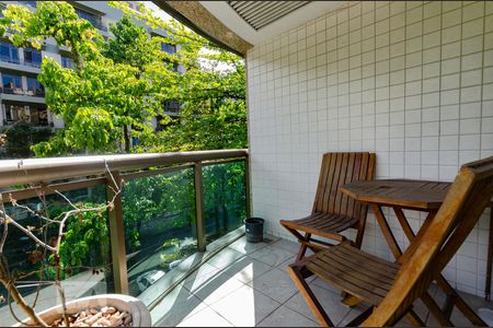 Apartamento à venda com 75m², 2 quartos e 1 vagaVaranda