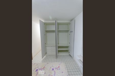 Apartamento à venda com 75m², 2 quartos e 1 vagaSuíte - armários