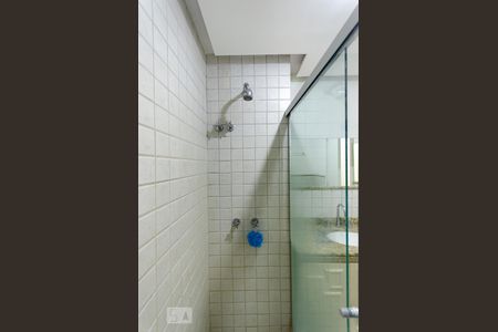 Apartamento à venda com 75m², 2 quartos e 1 vagaChuveiro