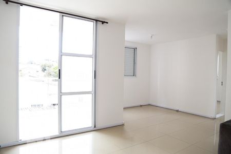 Sala de apartamento para alugar com 3 quartos, 69m² em Vila São Paulo, São Paulo