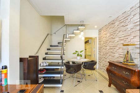 Sala de casa de condomínio para alugar com 2 quartos, 99m² em Nova Petrópolis, São Bernardo do Campo