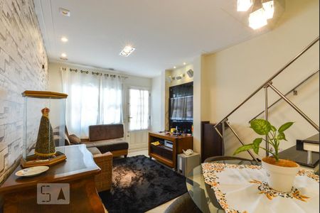 Sala de casa de condomínio para alugar com 2 quartos, 99m² em Nova Petrópolis, São Bernardo do Campo