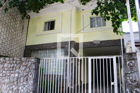 Casa à venda com 210m², 5 quartos e 2 vagasFachada