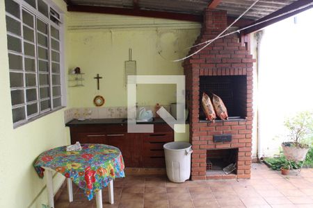 Casa à venda com 210m², 5 quartos e 2 vagasChurrasqueira