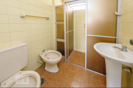 Banheiro de kitnet/studio para alugar com 1 quarto, 50m² em Botafogo, Campinas