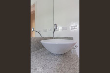 Casa de condomínio para alugar com 150m², 3 quartos e 2 vagasBanheiro Social