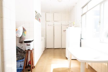 Apartamento à venda com 250m², 3 quartos e 5 vagas Apartamento à venda com 250m², 3 quartos e 5 vagasÁrea de Serviço