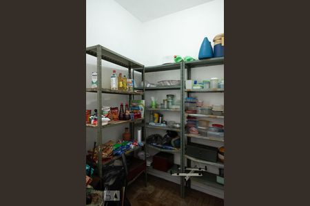 Apartamento à venda com 250m², 3 quartos e 5 vagas Apartamento à venda com 250m², 3 quartos e 5 vagasQuarto Serviço