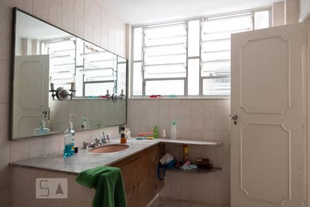 Apartamento à venda com 250m², 3 quartos e 5 vagas Apartamento à venda com 250m², 3 quartos e 5 vagasBanheiro 1