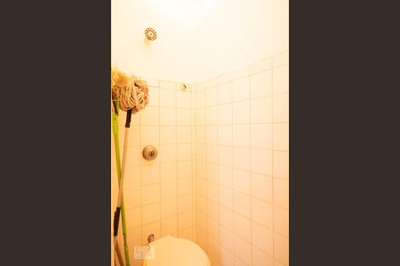 Apartamento à venda com 250m², 3 quartos e 5 vagas Apartamento à venda com 250m², 3 quartos e 5 vagasBanheiro serviço