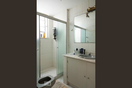 Apartamento à venda com 250m², 3 quartos e 5 vagas Apartamento à venda com 250m², 3 quartos e 5 vagasBanheiro 2