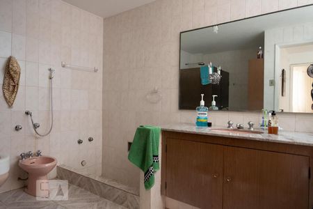 Apartamento à venda com 250m², 3 quartos e 5 vagas Apartamento à venda com 250m², 3 quartos e 5 vagasBanheiro 1