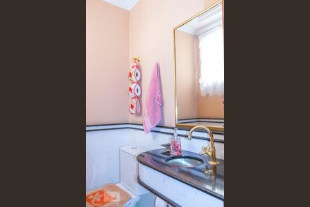 Casa de condomínio à venda com 444m², 4 quartos e 6 vagasLavabo