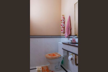 Casa de condomínio à venda com 444m², 4 quartos e 6 vagasLavabo