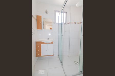Banheiro de apartamento à venda com 2 quartos, 57m² em Vila Marina, São Paulo