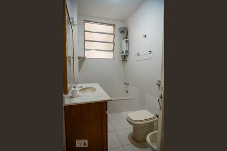 Banheiro de apartamento à venda com 3 quartos, 128m² em Leme, Rio de Janeiro