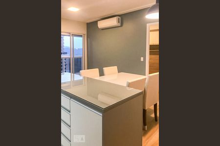 Sala de apartamento para alugar com 1 quarto, 50m² em Empresarial 18 do Forte, Barueri