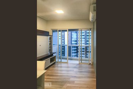 Sala de apartamento para alugar com 1 quarto, 50m² em Empresarial 18 do Forte, Barueri