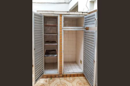 Casa para alugar com 55m², 2 quartos e sem vaga Casa para alugar com 55m², 2 quartos e sem vagaQuintal - Armários