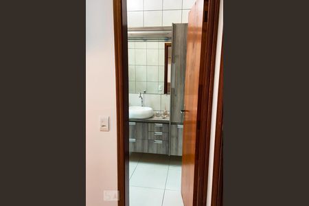 Banheiro da Suíte de casa de condomínio à venda com 3 quartos, 89m² em Penha de França, São Paulo