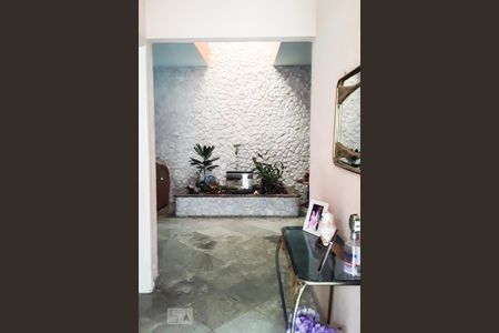 Corredor de casa à venda com 3 quartos, 180m² em Vila Invernada, São Paulo