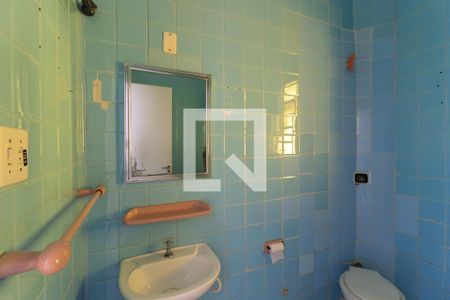 Casa à venda com 300m², 3 quartos e 8 vagasBanheiro