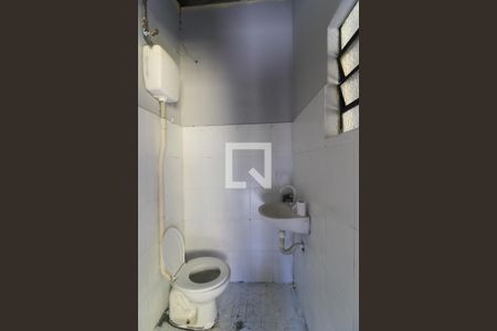 Casa à venda com 300m², 3 quartos e 8 vagasBanheiro de Serviço