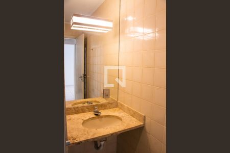 Banheiro de apartamento à venda com 1 quarto, 50m² em Bosque, Campinas