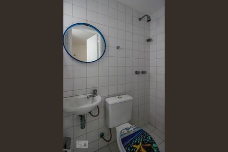 Apartamento para alugar com 300m², 5 quartos e 3 vagas Apartamento para alugar com 300m², 5 quartos e 3 vagasBanheiro de Serviço