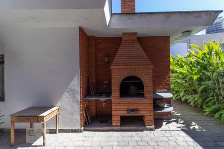 Casa à venda com 350m², 4 quartos e 4 vagasChurrasqueira