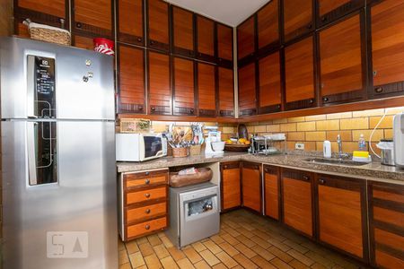 Casa à venda com 350m², 4 quartos e 4 vagasCozinha